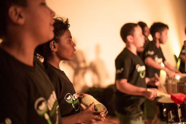 Crianças do projeto Ouviravida realizam espetáculo musical