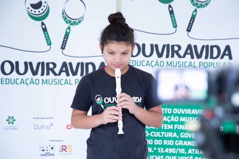 Crianças do projeto Ouviravida lançam clipe de final de ano