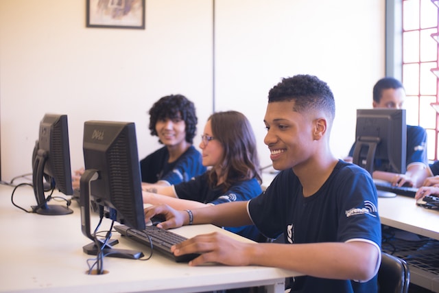 Rede Marista lança curso de desenvolvimento web pelo programa Jovem Aprendiz