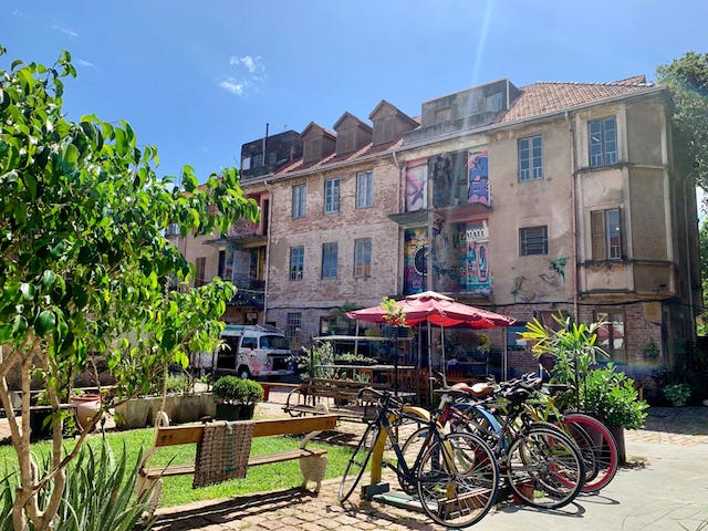 Vila Flores oferece oficina de lambe-lambe como manifestação cultural e de cidadania