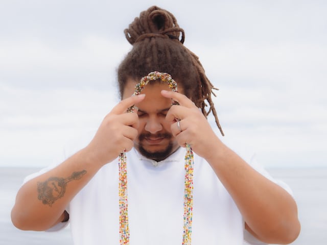 Alágbè Diih Neques Olákùndé lança álbum musical Alùjá