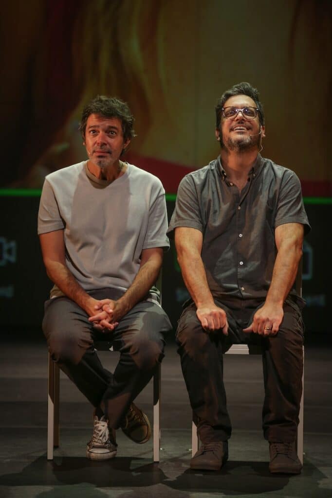 Lucio Mauro Filho e Bruno Mazzeo celebram a amizade e legado dos pais na comédia em curtíssima temporada no Teatro FIERGS, em Porto Alegre