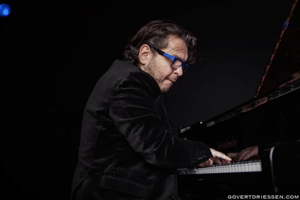 Pianista holandês Mike del Ferro se apresenta no Grezz