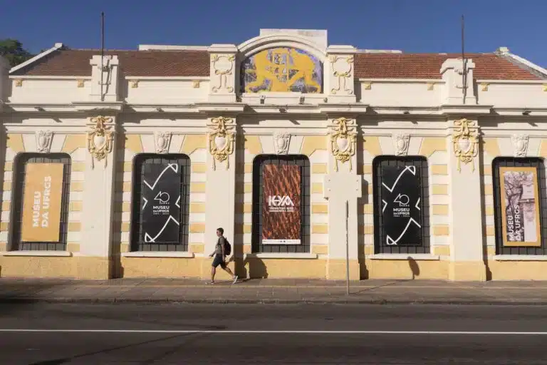 Exposição KYA segue no Museu da UFRGS com programação especial aos sábados